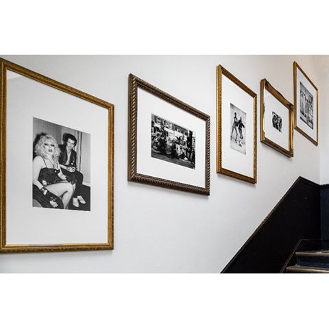 Project last year. Cool, vintage 60’s black and white photography (with a tie to Camden) in an assortment of gold frames for a blank office stairwell, you guessed it, in Camden! @labs_worldwide #officeinteriors #artconsultancy .
.
#interiors#interiordesign#modernart#affordableart#propertydevelopment#luxurydesign#luxuryinteriors#photooftheday#coolart#painting#artforinteriors#largescaleart#artforthehome#artforsale#livingetc#elledecor#archdigest#55max#55maxart#affordableart#luxuryinteriors#slimaarons#fashionphotography#contemporaryart#chicinteriors#punk#blackandwhitephotography#sidandnancy