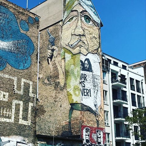 Я так много маралов и граффити ещё не видел.
.
#берлин #берлин2019
#берлін #берлин🇩🇪 #berlin #berlinstagram #berlingraffiti #berlingram #traveler #travelholic #vadimbulik #вадимбулик #германия #germany #tripstagram #germanytrip #art #streetart #mural #graffiti #graffiti_art