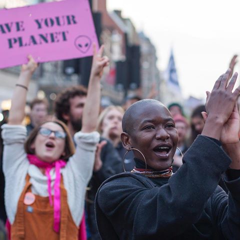 Come and join the people standing up for what they believe in, a sustainable future for all life on Earth. Find your local XR group on Facebook or Instagram today, and start taking positive action.
#humansofxr #extinctionrebellion 
Photo by @lookagainphotos