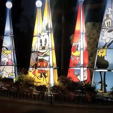 Have you walked through Downtown Disney District lately? There’s so many new decorations and stores to see!
(Photo: @alyssahina) #DowntownDisney #Disneyland