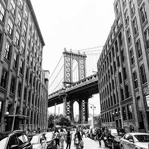 Manhattan Bridge 🇺🇸
.
.
.
.
.
.
.
#NYC #NewYork #NewYorkCity #NewYork_instagram #Instagood #PhotoOfTheDay #Travellers #Travelgram #Blackandwhite #City #City_Explore #Instagram #instamood #Brooklyn #IloveNewYork #ManhattanBridge #Buildings #Architecture #Destination #Photography #USA #Brooklyn