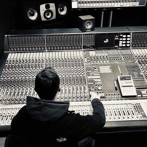 Studiotime!🙏❤
My  first Tracks coming soon🔥🔥 #studio #recordingstudio #mixing #engineering #analog #techno #love #passion #neveaudio #eveaudio #bassreflex_cologne