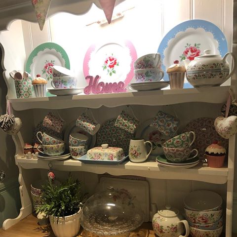 Love my Cath Kidston collections I’ve been collecting the past few years. Love #provencerose and #sprayflowers#sprayflowerscollection #cathkidston#collection#collectable  #vintage#shabbychic #shabby#chic#retro#vintagestyle#bunting#flowers#floral#kitchen#dexor#kitchendecor#interiordesign