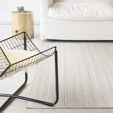 Our machine woven High Line collection is made of 100% wool 🐑. This flatweave adds the exact right amount of softness and warmth to bright and minimalistic interiors. .
#rugs #rugsofinstagram #rugaddiction #ihavethisthingwithrugs #tapijt #vloerkleed #teppich #tapis #nordicstyle #nordicinterior #mynordichome #scandinavischwonen #scandinavianinterior #scandistyle #whiteinterior #whiteinteriors #wool #woolrug #wol #interieurinspiratie #witwonen #cozyliving #gezelligwonen #brightinteriors #homeandliving #nordichomes #nordichome #scandihome #backtonature