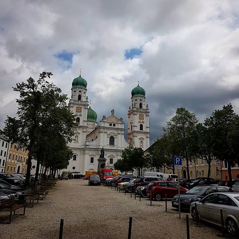 Dom St. Stephan, Passau
#passau 
#dom 
#domstadt 
#wolken 
#dreiflüssestadt 
#wirinbayern