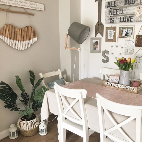Just admiring my tulips before they are gone and it’ll be peony season 🙌🏻💐🌷🌸🌺😍 #flowersofinstagram #flowerstagram #seasonalblooms #tulips #springflowers #diningroomdecor #diningtable #upcycledfurniture #shabbychicdecor #gallerywall #wallart #homeideas #homeinspo #homestyle #homedecor #instahome #cornersofmyhome #pocketofmyhome #interiorideas #homebargains #bellybasket #myhouseandhome #housedecor #newbuilddecor #newbuildhome #featurewall #cosyhome #myhomestyle