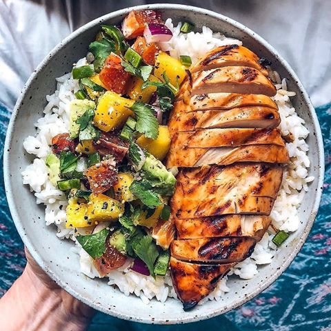 Also check @detox_recipes .
.
Mango BBQ chicken is what’s for dinner tonight🔥
Tonight’s salsa includes cubed avocado, mango, blood orange, red onion, cilantro, jalapeño, salt and pepper. Paired with jasmine rice and organic grilled chicken marinated in BBQ sauce. Super easy and packed with flavor👌
.
Credit: @wellnesswithcourtnie