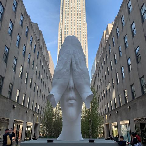 #jaumeplensa #behindthewalls at Rock Center on #fifthavenue the management team at Rockefeller center joins forces with #frieze to promote itself even further as an interesting destination and promote #retail
#pedestrianization
#placemaking
#placesforpeople
#community
#urbanparks
#innovation
#publicspace 
#peoplewatching
#streetlife
#urbanplanning
#newurbanism
#publicart
#urbanism
#cityplanning