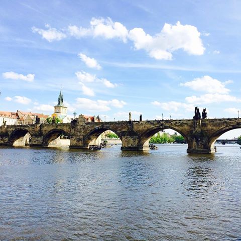 ✈️Чехия, Прага 2015
⠀
1️⃣Вспоминая нашу с мамой поездку в Прагу, меня охватывают какие-то особенно теплые и сказочные чувства, воспоминания, красочные «картинки» города так и всплывают в голове... и несмотря на то, что мы пробыли там всего лишь 3 дня, эта поездка врезалась в память навсегда;)
⠀
2️⃣Я не буду перечислять достопримечательности, которые стоит посмотреть и места, которые стоит посетить, потому что в Праге потрясающе абсолютно ВСЁ! Неописуемой красоты город, каждая улочка, каждый мост, каждый парк, волшебная атмосфера! Помню, как все три дня мы бегали по городу, пытаясь насладиться и впитать в себя все превосходство... сейчас, я даже немного жалею, что мы пробыли там так мало и не посидели подолгу в прекрасных местах...
⠀
3️⃣Думаю, и время поездки «май» было самым оптимальным, так как все уже в зелени и цветут невероятной красоты деревья и кустарники, погода стоит теплая, солнечная, но комфортная🌻Обязательно к посещению: поездка на теплоходе! Хотя, наверное в каждой стране, это стоит того.
⠀
4️⃣ Для меня очень важен менталитет людей, их культура, поэтому в какой бы стране я не была, стараюсь проникать в дух города, почувствовать как живут люди там и какие они... конечно сделать за такой короткий срок это почти нереально, но мне кажется, что у меня получилось, потому что я не помню ничего плохого (совсем), раздражающего или противного для меня там среди населения! Все чисто, добродушно, воспитанно и весело, а главное счастливо!
⠀
5️⃣ Ну и куда же, без чешского пива и традиционной кухни? К моей печали, попробовали немного, но оценили на 5+, да что вообще говорить про 🍻 в Чехии или Германии?! Само собой понятно, что тут нет равных!👍🏻
⠀
6️⃣Пусть это будет самый короткий пост, но вот честно, одно большое мнение про Чехию - стоит ехать каждому, не пожалеете!!!🕊
⠀
7️⃣ Никаких минусов я не нашла ни в Праге самой, ни в отеле, ни в нашей поездке, скажу только, что вернусь обязательно еще! Спасибо! #прага #чехия #prague #czechrepublic #travel #travelblogger #instagram #мир #путешествие #вокругсвета #блог #страны #странымира #карловмост #достопримечательности #семья #весна #garkyshae