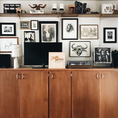 I don’t just love the 70’s for the dreamy decor, I’ve always been drawn to the music too☺️
.
.
Also, still rocking this gallery wall of mostly thrifted black and white art work behind the TV until I finally get around to my shelving project. .
.
.
.
.
.
.
.
 #sodomino #apartmenttherapy #inmydomaine #vintagevinyl #designsponge #howyouhome #habitandhome #aquietstyle #homesohard #bohome #mylivingspaces #finditstyleit #thenewbohemians #bohomodern #myeclecticmix #howwedwell #showusyourhygge #dslooking #stellarspaces #mybohoabode #lonnyliving #gallerywall #blackandwhite #showushowyoudwell #makehomematter #mymidcenturymix #bhghome #pocketofmyhome #myhomevibe #interiorlovers