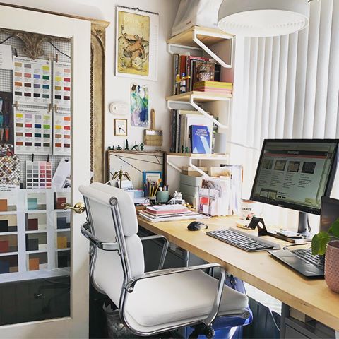 Settling into my new home office nicely. Tiny space so added pattern to the ceiling rather than the walls. The vintage painters box I painted keeps everything so organised and reachable. There are a few left on my website but going fast. @kellymoorepaint colours are #whitecloud #coyotetracks and #ruskinbronze fresh soothing colours for creativity and concentration