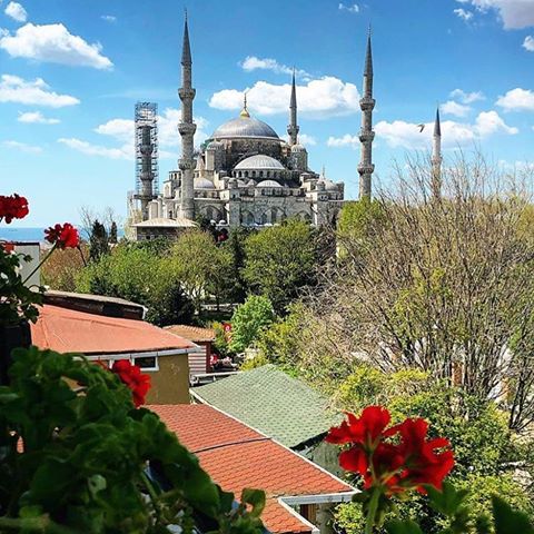 :..
.
.💕🌹 Good morning Istanbul ☕ city of love and beauty 🌹💕
.
. .
.💕🌹💕🌹💕🌹💕🌹💕🌹💕🌹💕🌹💕
.
.#Repost @loverstanbul_
.
. #istanbul🇹🇷 😱😍 . .?. #igdaily #naturephotography #travelgram #istanbul #çengelköy  #photography #photooftheday #istanbul #lights #photographer #boğazköprüsü  #naturephotography #istanbul #turkey_home
. #istanbul #turkey #beautiful #objektifimden #turkey #istanbuldayasam #wonderful_places #anadolugram #bosphorus #russian  #archilovers #architecture #travelphotos  #living_europe #aerialphotography #Стамбул #cityscapes #اسطنبول