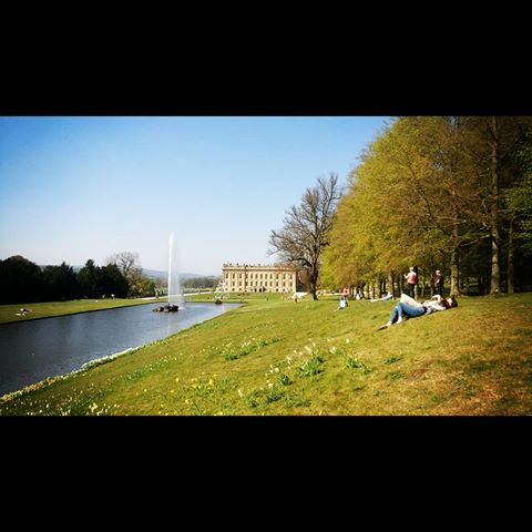 #Chatsworth #house #derbyshiredales #peakdistrict #UK #sunny #dayout #withfriends #easterholidays #trees #green #blue #sky #letsrelax #traveltvtoday #travelphotograpy #tourism #traveller #instatravels #wanderlust #outandabout #photooftheday #letsgoback