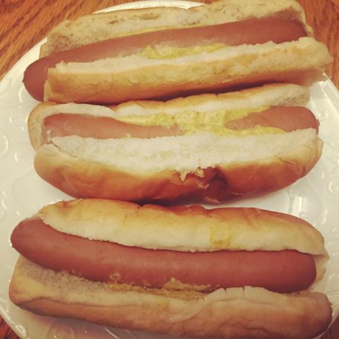 My mother thinks of me super well!! Big shoutout for cooking them dogs! And yes, I ate all 6 of ‘em! I was very hungry! 🌭🤤 #food #foodpics #foodphotography #foodporn #foodlover #foodie #foodgasm #foodstagram #foodoftheday #photooftheday #photography #photoshoot #eat #yum #dinner #snack #cooking #hotdogs #hotdoglovers #instagram #instafollow #instalike #instafood #followme #followers #followformore #likeit #likeforlikes