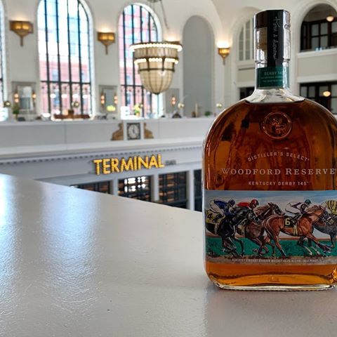 You guys, I need a fabulous fascinator ASAP because we’re partnering with @woodfordreserve for a #kentuckyderby party that’ll knock your really fashionable socks off. Who else is looking forward to #DerbyDay?🐎👒
.
.
#denverunionstation #derby #derbyhats #denverderby #denver #fascinator #fashion #woodfordreserve #horses #race #mintjulep #fancy