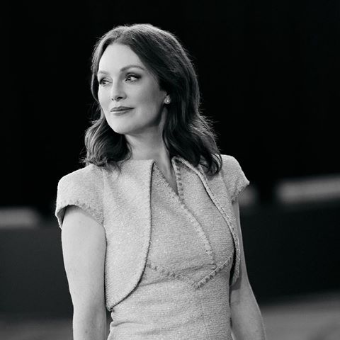 Actress @JulianneMoore arrived in Shanghai for the launch of the Mademoiselle Privé exhibition in the West Bund Art Center wearing a dress from the Spring-Summer 2019 #CHANELHauteCouture collection. #MademoisellePrive #MademoisellePriveShanghai #CHANEL #JulianneMoore