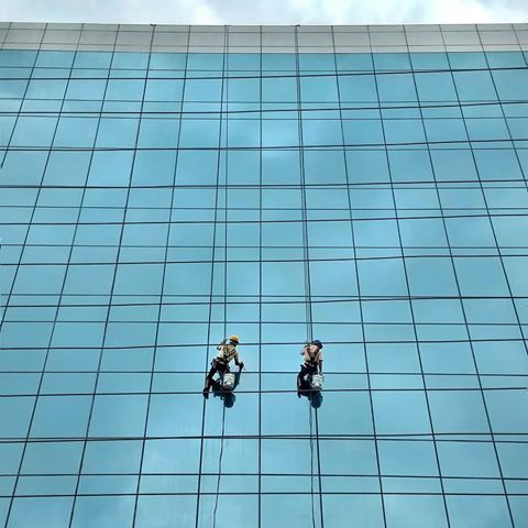 "CAUTION: MEN AT WORK!" Captured this picture of two men at work on a cloudy day, through the electric fence wires which created the abstract imagery on the building and hazy reflection of the clouds made it more artistic!
#NicksClicks #NicksClick #Building #Buildings #Architecture #ArchitecturePhotography #Archi #Architecture_Lovers #MenAtWork #Blue #Glass #Nature #Snapseed #CyberGateway #Cyber #Gateway #HITECCity #Hyderabad #India #NikhilChamarty