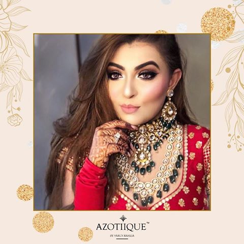 Jewels handcrafted keeping all the details in mind for the bride's dream day.
Book your bridal appointment and customize your jewels from Ra Abta by Rahul exclusively at Azotiique. 
#bridal #bridaljewellery #weddingday #clientdiaries #weddingjewelry #azotiiquebyvarunraheja #jewellerystore #bridalshopping #raabta #raabtabyrahul #khar #mumbai #indianjewels #weddingshopping #wedding #bigfatindianwedding #mumbai #azotiique