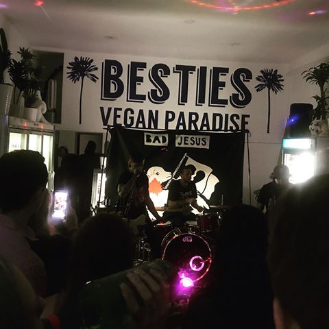 Great music tonight by #badjesus @bestiesveganparadise 
#newalbum #releaseparty #punkrock #crass #vegan #market #hollywood #musicproducer #livemusic #liveperformance #bestiesveganparadise