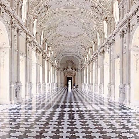Large palace hall with marble chess floor 😍 The 'Palace of Venaria' ('Reggia di Venaria Reale').
Designed by Amedeo of Castellamonte (1658-1679).
Located in Venaria Reale, Metropolitan City of Turin, Italy.
Designated as UNESCO World Heritage Site (1997).
Photo by @walter_7.3.
.
#architects_review to be feature