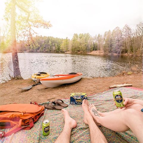 Kayaking weather is here, and we couldn’t be more excited to get out and paddle! There’s nothing like finding the perfect lakeside spot to kick back and enjoy a refreshing, crisp Labatt Blue Citra. The sun is out, and this new @LabattUSA hoppy session lager is a must have this season. #LabattBlue #lakeside #sponsored