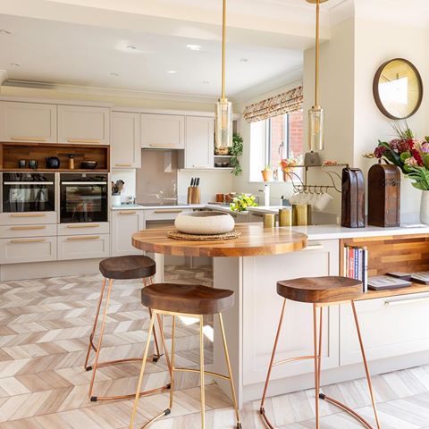 Interior designer Clare Crabtree of ClaranDesign is used to creating beautiful and functional spaces for homeowners, but for this project she had an added responsibility. After an accident left her client with paraplegia, Clare worked with @classicinteriors_  to create a kitchen that would restore her independence. Link in bio!
.
.
Image: @kfiszerfoto
© Houzz 
#interiordesign #accessible #universaldesign