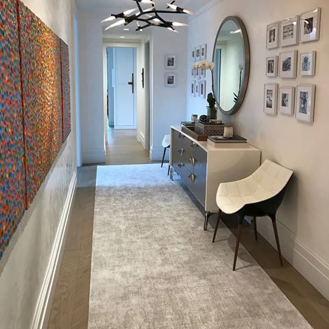 Make your hallway look inviting with this carpet selection.
#misha #mishacarpetworkroom #hallwayrunner #installation #elledecor #architecturedigest #interiordesign