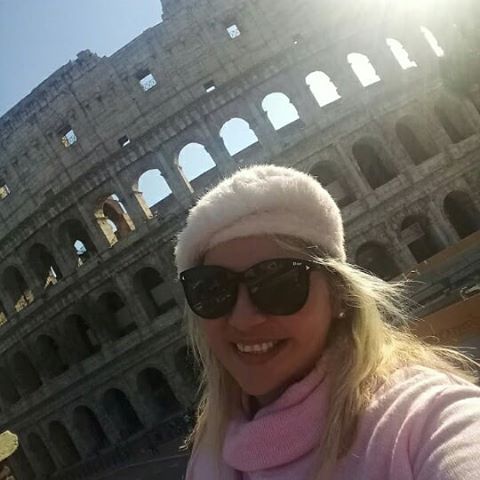 Mi manca la mia italia... ❤💚 #tbt️ #coloseum #colosseu #roma #italy🇮🇹 #piazzadelcolosseo #eurotravel #winterstyle