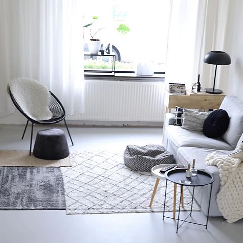 ZONDAG• Zal blij zijn als de badkamer straks klaar is. De nooddouche is heel fijn, maar ook heel klein😅 Echt even lekker relaxt douchen zit er niet in. Waarschijnlijk nog maar een weekje🤗 Zo benieuwd naar het eindresultaat! .
.
.
#livingroom #livingroomdesign #nordicminimalism #nordichome #skandinaviskehjem #vtwonenbijmijthuis #binnenkijken #woonkamer #interieurinspiratie #interiør #interior_and_living #ikeanederland #boholiving #bohemianinterior #bohemianstyle #bohohome #bohemiandecor #scandiboho #scandicinterior #thenewbohemians #instahome #interiorwarrior #homeadore #inspohome