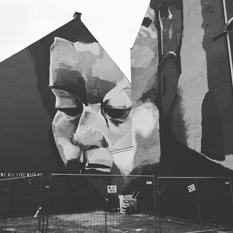 April day 27 b&w. Antwerpen. #rebel_bnw #rebelsunitedapr2019potd #antwerpen #antwerp #belgië #belgium #mural #nothingisordinary #pictureoftheday #rsa_ladies #global_ladies