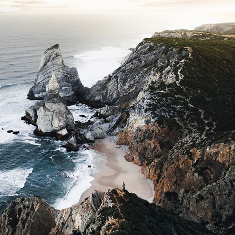 How good is this coastline looking? 😍
This was by far the best viewpoint we went to during our Portugal road trip! ⠀ ⠀
Anzeige/Ad | Shot on my @djiglobal #mavic2pro with the @polarpro ND8/PL filter 🔥