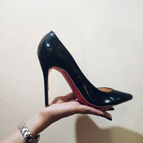 Hand in hand,I hold the other pair of Cinderella's shoes,Don't tell my Prince ❤ 👸💄👠💋💋💋
#shoes#shoesaddict#fashion#fashionblogger#mood#fashionista#fashionislove#fashionable#style#stylebook#styleblogger#stylish#picoftheday#photogram#happy#love#iloveyou#noir#belle