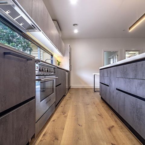 The lovable look and feel of the @creokitchens TABLET cement-effect melamine door finish. 
Composition installed in Melbourne 🇦🇺.
#cocinas #kitchen #kitchendesign #cuisine #cuisines #architects #kuchen #italiandesign #cucine #miamidesigner #homedecore #interior #design #designinterior #home #kuhnie #interiordesign #interiorismo #homedesign #maison #cucinelube #newyorkdesigner #итальянскиекухни #кухнииталии #contractor #ladesigner #realestate #lubecucine #designinspiration