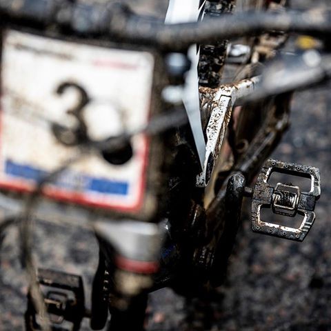 🚨🚨GIVEAWAY🚨🚨With Leogang World Cup right around the corner, we want to give away a pair of #malletdh pedals. Tag two friends in the comments below to enter. Winner picked on Monday, 2pm PT ✌🏻// 📸 - @svenmartinphoto #weridecb #crankbrothers #mtb #bike #race #dh #dhmtb #downhill #cycling #mtblife #bikelife