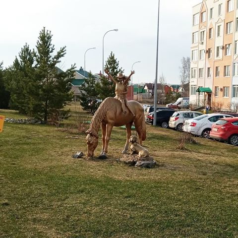 #Скульптура "#Дети на #лошади" #район #Лесная #поляна #Кемерово, #собака, #такса.
#Sculpture "#Children on a #horse" #Lesnaya #Polyana #district #Kemerovo, #dog, #dachshund.
#Kemerovofun