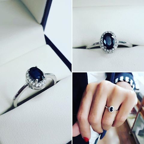 Anillo modelo Lady Di en plata 925 con zafiro ðŸ’™ y circonias ðŸ™ŒðŸ�».
ðŸ�ªEn la joyerÃ­a estÃ¡ para $2.200 y a travÃ©s de Facebook e Instagram queda en $1.690ðŸ‘‰ðŸ�»ðŸ§�ðŸ‘‰ðŸ�»ðŸ¤­.
.
.
.
.
.
.
#joyas #plata #jewelry #moda #accesorios #fashion #joyeria #hechoamano #handmade #silver #pulseras #anillos #love #navidad #style #like #ladydi #pendientes #jewels #handmadejewelry #earrings #mujer #instagood #jewellery #anillos #anillo #maravilla #plata925