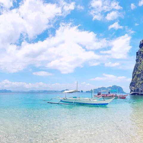 Okay the 15 hour travelling time to El Nido was worth it 😍😍
.
.
.
#SunSandSea #ElNido #Palawan #Philippines #Mabuhay #HelicopterIsland #IslandHopping #WhiteSand #TourC #Beach #BlueSkies #BlueWaters #エルニード #パラワン #パラワン島 #フィリピン #海 #ビーチ