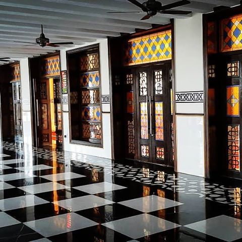"Doors"
.
.
#doorsofinstagram #doors #tintedglass #tintedwindows #instagram #dawndotcom #etribune #pakistan #karachi #mobilephotography #travel