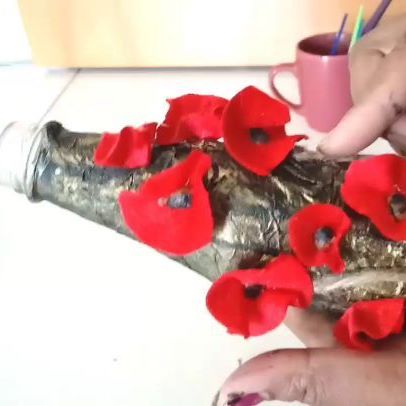 Don't throw your empty glass bottles....repurpose them ....if u want to make this makeover then please head on to my channel and find  tutorial....link of the channel is in my bio....
.
If you like my craft ideas then please like ,share and subscribe to my YouTube channel....
.
#mygreentreasure @kajal8212 @beena_mumbai @gopalgaya @mygreentreasure #mydesiswag @preethiprabhu @rittika_ariyonainterior #thefestivaltale @decorholics_abode @sreedeviputigampu  #housetour #apartmenttherapy #homedecorindia #howihome #currentdesignsituation #finditstyleit #homerenovation #interior123 #interiordesign #homedecor #miradorlife #brightspaceswelove #indianhomes #indiandecor #diydesiway @sreedeviputigampu @charuguptacg @up_cycling_rocks_dubai  #artlovers #painting #lifestyleblogger 
#homesweethome #homeiswheretheheartis #dailydecordose #beautifulhomesindia #myhome #bottledecor #artistofinstagram