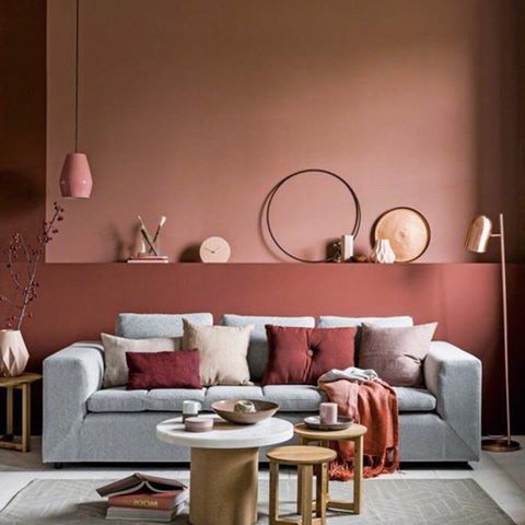 Coral done right 😍 we especially love the subtle rose gold/copper finishes, the cool tones of the carpet, and the coral and maroon combo with the light grey sofa. What a beautiful space!  Happy Friday everyone 〰️ #theessenceofhome ✨ Shop our furniture and decor. Link in bio
✉️ Follow us for daily inspiration and exclusive promotions.
