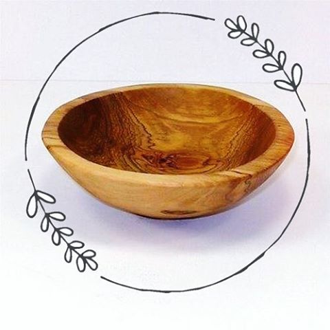 Highly grained hand carved olive wood bowl from Kenya, approximately 6 inches in diameter by 2 inches tall. Please allow for variations due to the hand carved nature of the bowl. https://artisanna.co/products/6-inch-hand-carved-olive-wood-bowl-jedando-handicrafts 🍲 Link in bio 💐 #artisanna