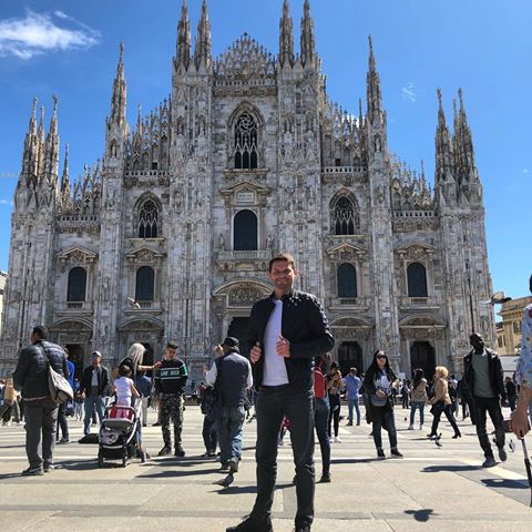 #cathedral #tourist in the #croud #milano #italia #milan #find the #flying #dove #sunny #sunday #nike #nikeairmax97 #black #traveltheworld