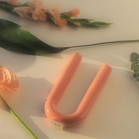Last You Glossy Pink Vase available online 🌞
.
.
.
.
.
.
.
.
#interiors #design #decor #noicemag #objectdesign #sculpture #archilovers #flowerporn #ceramic #artwork #elledecorationdk #subjectivelyobjective #deco #ignant #ifyouleave #somewheremagazine #phornography #lekkerzine #rentalmag #dezeen #admagazine #elledecoration_nl #vase #ikebana