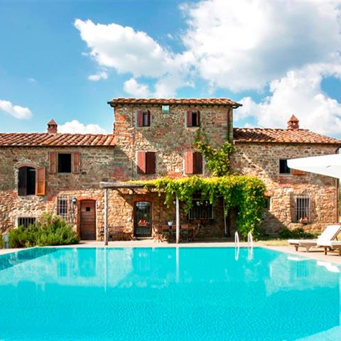 In hilly and panoramic position, 29 km from Florence, characteristic restored Tuscan stone farmhouse of 556 square meters with outbuilding of 87 sqm and private grounds of 11 hectares with pool 🏊 , vineyard 🍇 and olive grove. 🌍 Location: Florence - Tuscany - Italy 🇮🇹
More info here: 👉 https://bit.ly/2XCpRAo 👈
📧 Contact us at info@casait.it
#casaitalia #casaitaliainternational #florence