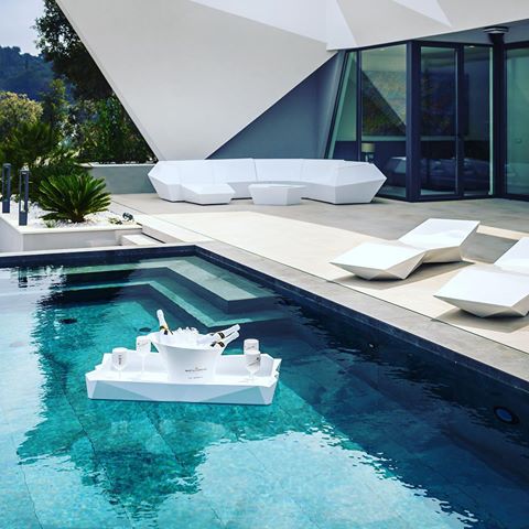 Ready for a swim... 😍 @mivagalerijavina @moetchandon 
#diamondvillavip #korcula #croatia #croatiafulloflife #champagne 
#travelinspo #luxuryhome #mansion #luxuryliving #luxuryrealestate #luxurystyle #luxurytravel #luxurylifestyle #luxuryhomes  #luxurylife
