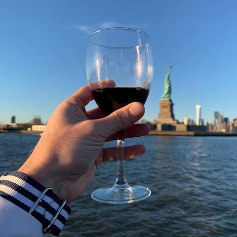 Thankful to have celebrated such a wonderful milestone birthday with the best of friends. #40yearsold #boat  #milestone #nyc #hudsonriver ⛴ 🍷 🗽😎