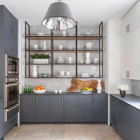 By incorporating open shelves, @newberryarchitecture was able to make this galley kitchen feel more open. ⁣⁣
⁣
Colors // (Walls and Trim): Silver Satin OC-26. (Cabinets): Anchor Gray 2126-30. (Ceiling): White Diamond OC-61.