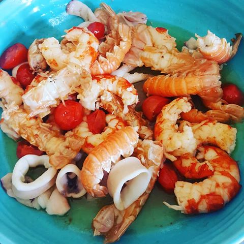 #mareintavola
#crostacei #gamberoni #scampi #vongole#calamari #cucinando il #mare #recipes #ricettedimare #cooking