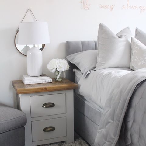 Little bit fragile after a lovely wedding yesterday - think an early night will be on the cards! Hope you all have a good Sunday ❤️ #bed #bedtime #sundays #white #grey #neutraldecor #bedroom #masterbedroom #bedroomdecor #home #homeaccessories #homedetails #instahomes #hincharmy #interior123