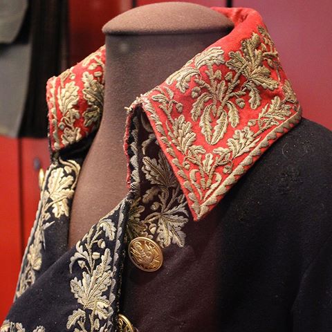 It’s a perfect day for museums today ☔️😜! Get inspired in the Army Museum of Paris by this gorgeous cannetille embroidery worn by Napoleon Bonaparte during the Marengo battle. .
.
.
.
#inspiration #cannetilleembroidery #loveparis #broderiecannetille #cannetille #paris #france #frenchhistory #beautiful #design #artwork #bespoke #frenchbrand #napoleon #marengo #museedelarmee #menstyle #parisienne #parisien #metiersdart #канитель #париж #франция #parisisalwaysagoodidea #seemyparis #instagood